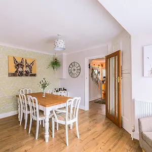 smiley-filey-3-bedrooms-sleeps-6-to-8.yorkshirehotels.net/