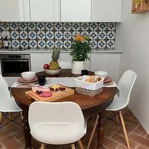 p86-lovely-town-house-in-the-historic-center-of-tavira.hotelaalgarve.com/