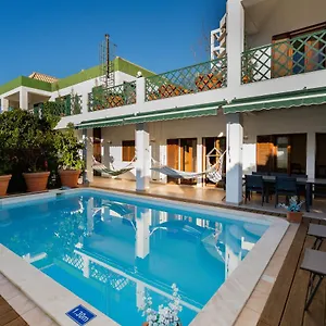 holiday-villa-in-elite-residential-area-of-faro.hotelaalgarve.com/